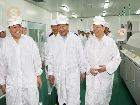 2009年6月11日時任中共中央政治局常委、全國政協(xié)主席賈慶林同志蒞臨公司視察