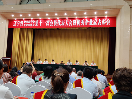 錦州陽(yáng)光能源總經(jīng)理譚鑫榮獲“2018年度遼寧省優(yōu)秀企業(yè)家”稱(chēng)號(hào)